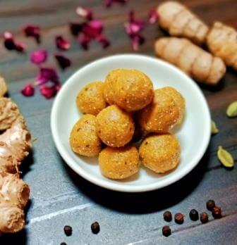 dry ginger and jaggery balls | Sonth Gur Ki Goli | Saunth ki Goli Recipe| Immunity Booster Goli or Ladoo